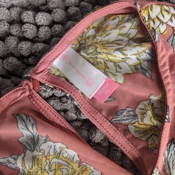 🌸 NOBO Floral Layering Blouse 💕 - Picture 3 of 3